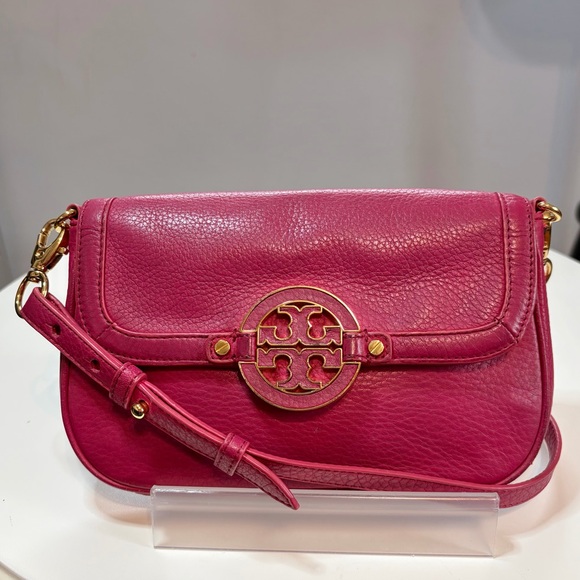Tory Burch Handbags - Tory Burch Magenta Pink Leather Amanda Crossbody Bag EUC